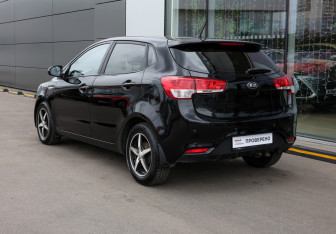 Подержанный автомобиль Kia Rio Hatchback 2016 года (7 фото)