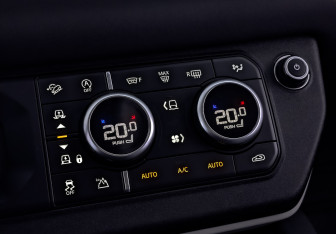 Подержанный автомобиль Land Rover Defender Suv 2021 года (25 фото)