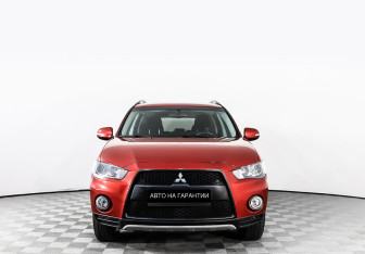 Подержанный автомобиль Mitsubishi Outlander 2012 года (2 фото)