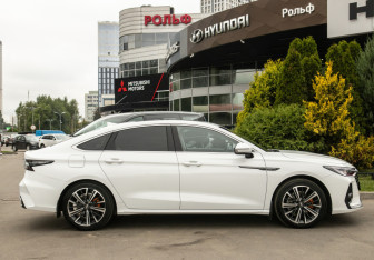 Подержанный автомобиль Chery Arrizo 8 2023 года (3 фото)