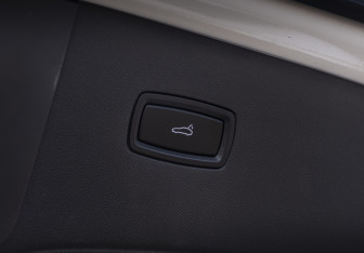 Подержанный автомобиль Porsche Cayenne 2019 года (21 фото)