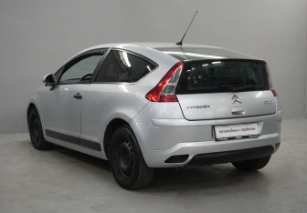 Подержанный автомобиль Citroen C4 Hatchback 2008 года (7 фото)
