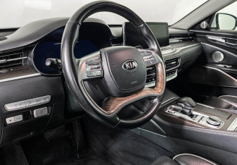 Подержанный автомобиль Kia K900 2019 года (13 фото)