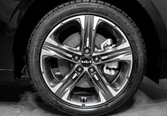 Подержанный автомобиль Kia K5 2024 года (22 фото)