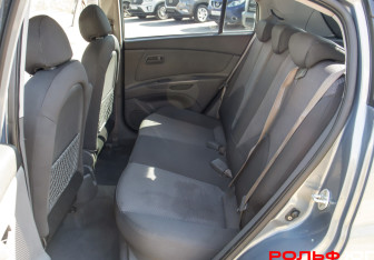 Подержанный автомобиль Kia Rio Hatchback 2009 года (8 фото)