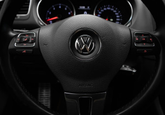 Подержанный автомобиль Volkswagen Golf Hatchback 2011 года (10 фото)