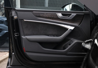 Подержанный автомобиль Audi A7 2020 года (15 фото)