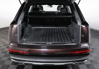 Подержанный автомобиль Audi Q7 2020 года (10 фото)