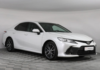Подержанный автомобиль Toyota Camry Sedan 2021 года (3 фото)