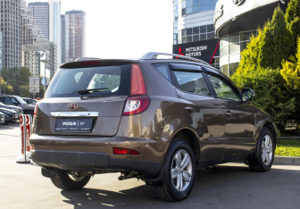 Подержанный автомобиль Geely Emgrand X7 2015 года (5 фото)