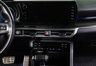 Подержанный автомобиль Kia K5 2021 года (12 фото)