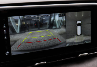 Подержанный автомобиль Kia Carnival 2023 года (11 фото)