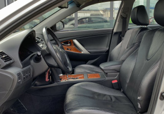 Подержанный автомобиль Toyota Camry Sedan 2011 года (17 фото)