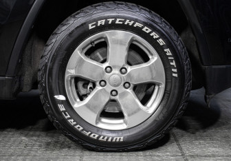 Подержанный автомобиль Jeep Grand Cherokee 2012 года (27 фото)