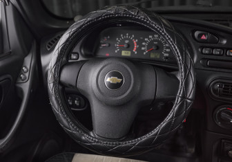 Подержанный автомобиль Chevrolet Niva 2011 года (10 фото)