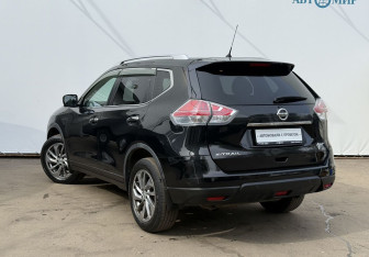 Подержанный автомобиль Nissan X-Trail 2016 года (7 фото)