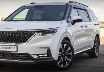 Подержанный автомобиль Kia Carnival 2022 года (2 фото)