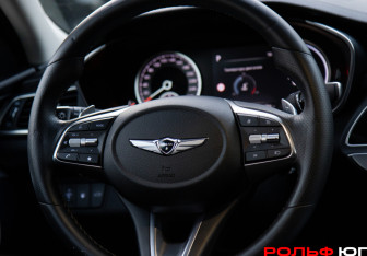Подержанный автомобиль Genesis G70 2021 года (12 фото)