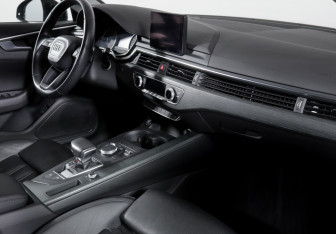 Подержанный автомобиль Audi A4 Sedan 2017 года (9 фото)