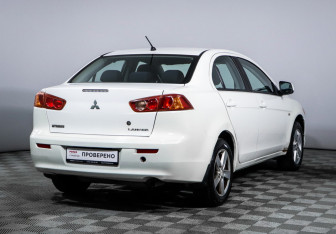 Подержанный автомобиль Mitsubishi Lancer Sedan 2008 года (5 фото)