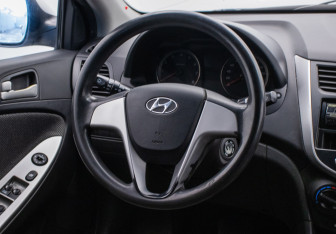 Подержанный автомобиль Hyundai Solaris Sedan 2011 года (15 фото)