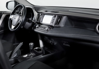 Подержанный автомобиль Toyota RAV4 2018 года (9 фото)