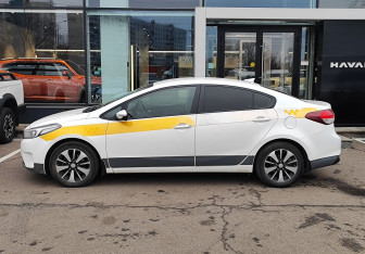 Подержанный автомобиль Kia Cerato Sedan 2019 года (8 фото)