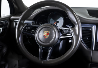 Подержанный автомобиль Porsche Macan 2014 года (13 фото)