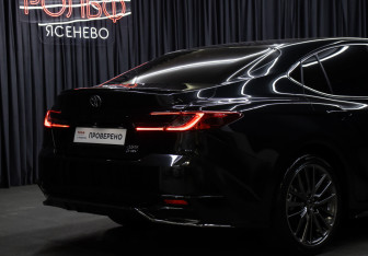 Подержанный автомобиль Toyota Camry Sedan 2025 года (26 фото)