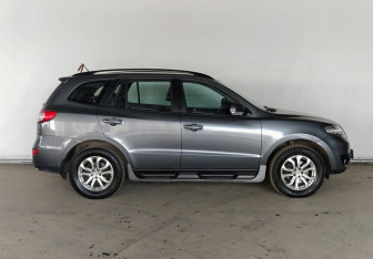 Подержанный автомобиль Hyundai Santa Fe 2011 года (7 фото)