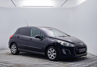 Подержанный автомобиль Peugeot 308 Hatchback 2011 года (3 фото)