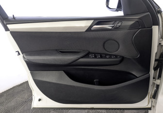 Подержанный автомобиль BMW X3 2015 года (19 фото)