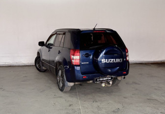 Подержанный автомобиль Suzuki Grand Vitara 2010 года (4 фото)