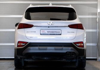Подержанный автомобиль Hyundai Santa Fe 2019 года (5 фото)