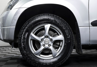Подержанный автомобиль Suzuki Grand Vitara 2011 года (23 фото)