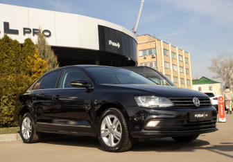 Подержанный автомобиль Volkswagen Jetta Sedan 2018 года (2 фото)