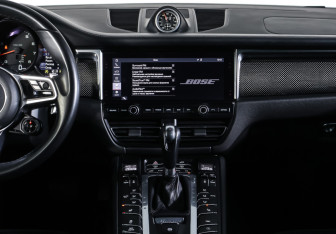 Подержанный автомобиль Porsche Macan 2019 года (14 фото)