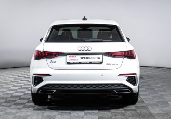 Подержанный автомобиль Audi A3 Hatchback 2021 года (6 фото)