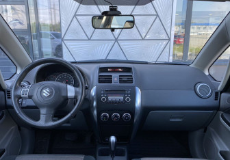 Подержанный автомобиль Suzuki SX4 Hatchback 2009 года (11 фото)