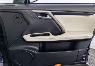 Подержанный автомобиль Lexus RX 2020 года (25 фото)