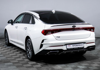 Подержанный автомобиль Kia K5 2021 года (7 фото)