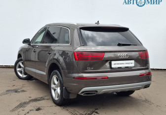 Подержанный автомобиль Audi Q7 2015 года (7 фото)
