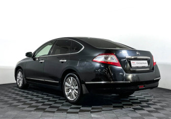 Подержанный автомобиль Nissan Teana 2011 года (7 фото)