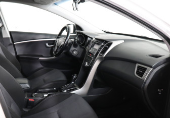 Подержанный автомобиль Hyundai i30 Hatchback 2013 года (10 фото)