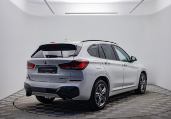 Подержанный автомобиль BMW X1 2021 года (5 фото)