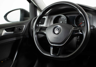 Подержанный автомобиль Volkswagen Golf Hatchback 2014 года (13 фото)
