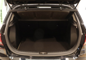 Подержанный автомобиль Kia Rio Hatchback 2018 года (21 фото)