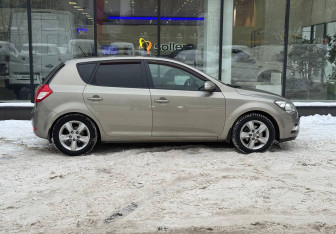 Подержанный автомобиль Kia Ceed Hatchback 2011 года (4 фото)