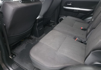 Подержанный автомобиль Suzuki Grand Vitara 2011 года (10 фото)