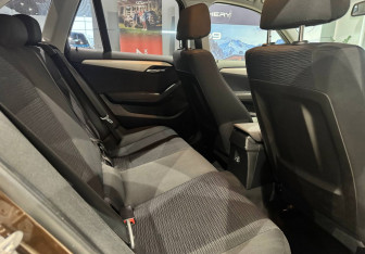 Подержанный автомобиль BMW X1 2013 года (12 фото)